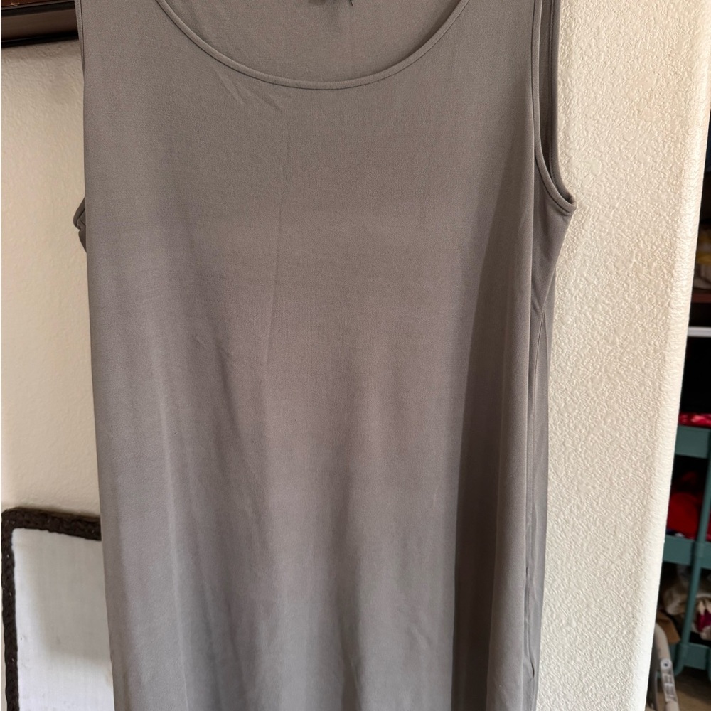 Eileen Fisher 100% silk Slate Gray Scoop Neck Tank EUC Med